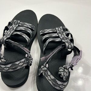Teva women size 9